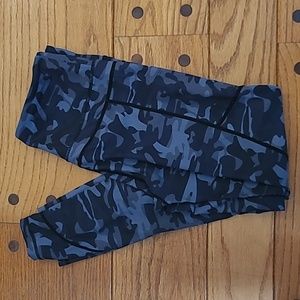 Black Camo Pocket Light n Tight Hi-Rise Capri
